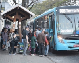 Vereadores tentam derrubar aumento das passagens de ônibus