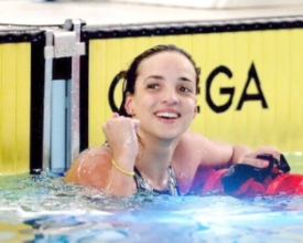 Após recorde sul-americano, nadadora friburguense fatura mais um
