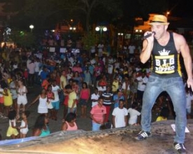 Macuco recebe 2016 com música e fogos de artifício
