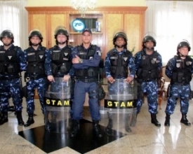 Guardas municipais homenageados após conclusão de curso