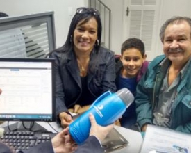 Águas de Nova Friburgo distribui brindes no Dia do Cliente