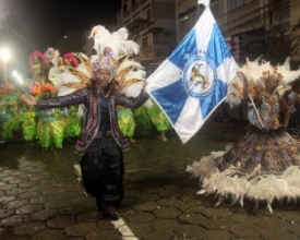 Aula de Nordeste: Alunos do Samba fecha desfiles exaltando a cultura nordestina