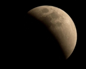 Planetário tem sessão especial nesta sexta para observação de eclipse lunar