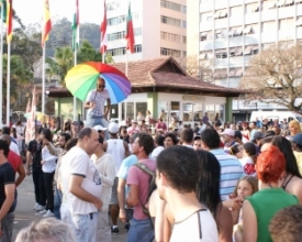 Parada gay acontece neste domingo na Praça do Suspiro