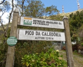 Base da Petrobras no Pico do Caledônia é invadida e depredada