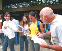 Rodoviários têm aumento salarial de 15%, mas reajuste da tarifa provoca manifestação