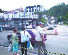 Pedestres pedem mais segurança em frente ao Clube de Xadrez