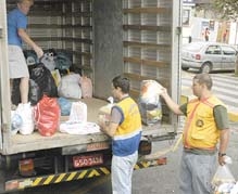 Enchentes no Noroeste fluminense: caminhão recolhe donativos em Nova Friburgo e campanha continua