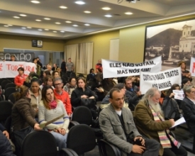 Protesto na Câmara contra liberação de rodeios em Friburgo