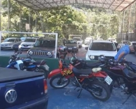Quadra vira estacionamento e revolta moradores de São Pedro