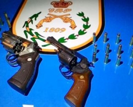 Armas de uso restrito apreendidas durante churrasco em São Geraldo