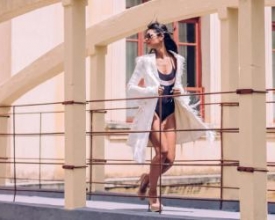 Sobretudo de fibra de vidro e top que vira vestido são destaques em desfile 