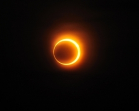Domingo de carnaval tem observação de eclipse anular do sol no Planetário  