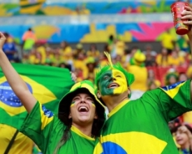 Jogo do Brasil altera horário de funcionamento de empresas e órgãos públicos