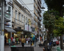 Lojas poderão abrir no feriado em Friburgo