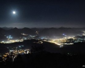 Fotos verdadeiras de Friburgo à noite também esbanjam beleza