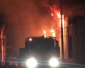 Defesa Civil interdita barracão da Vilage após incêndio