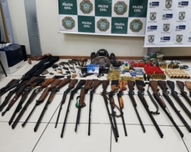 Polícia descobre arsenal guardado em casa em Salinas