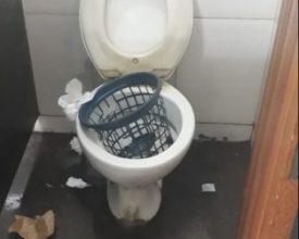 Banheiro público da Estação Livre é vandalizado